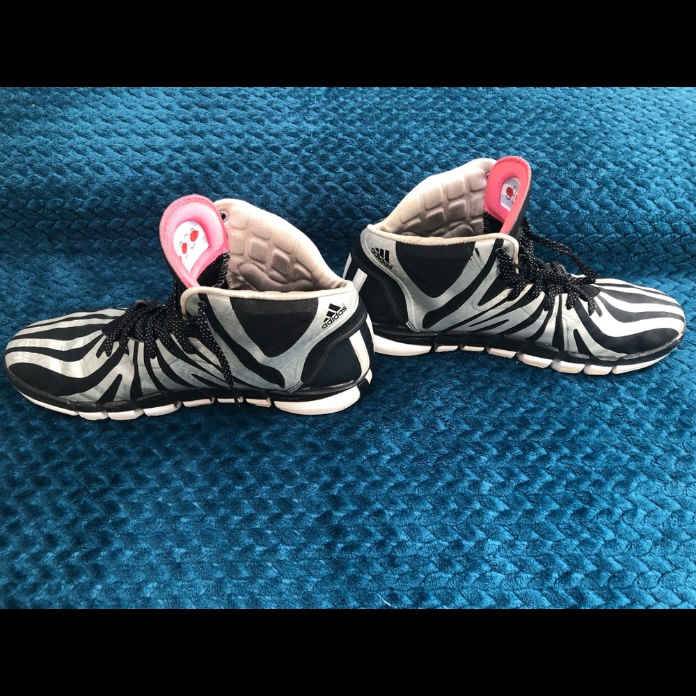 Men’s Adidas basketball (Derrick Rose) shoes